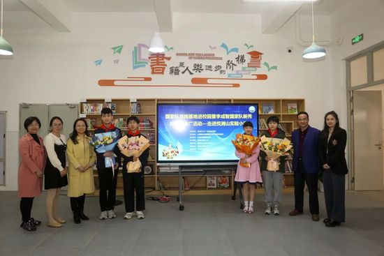 二人同时发布的骡子图片二十多年前，一部《大话西游》横空出世，以无厘头的搞笑风格，成为了一代人心中的经典回忆